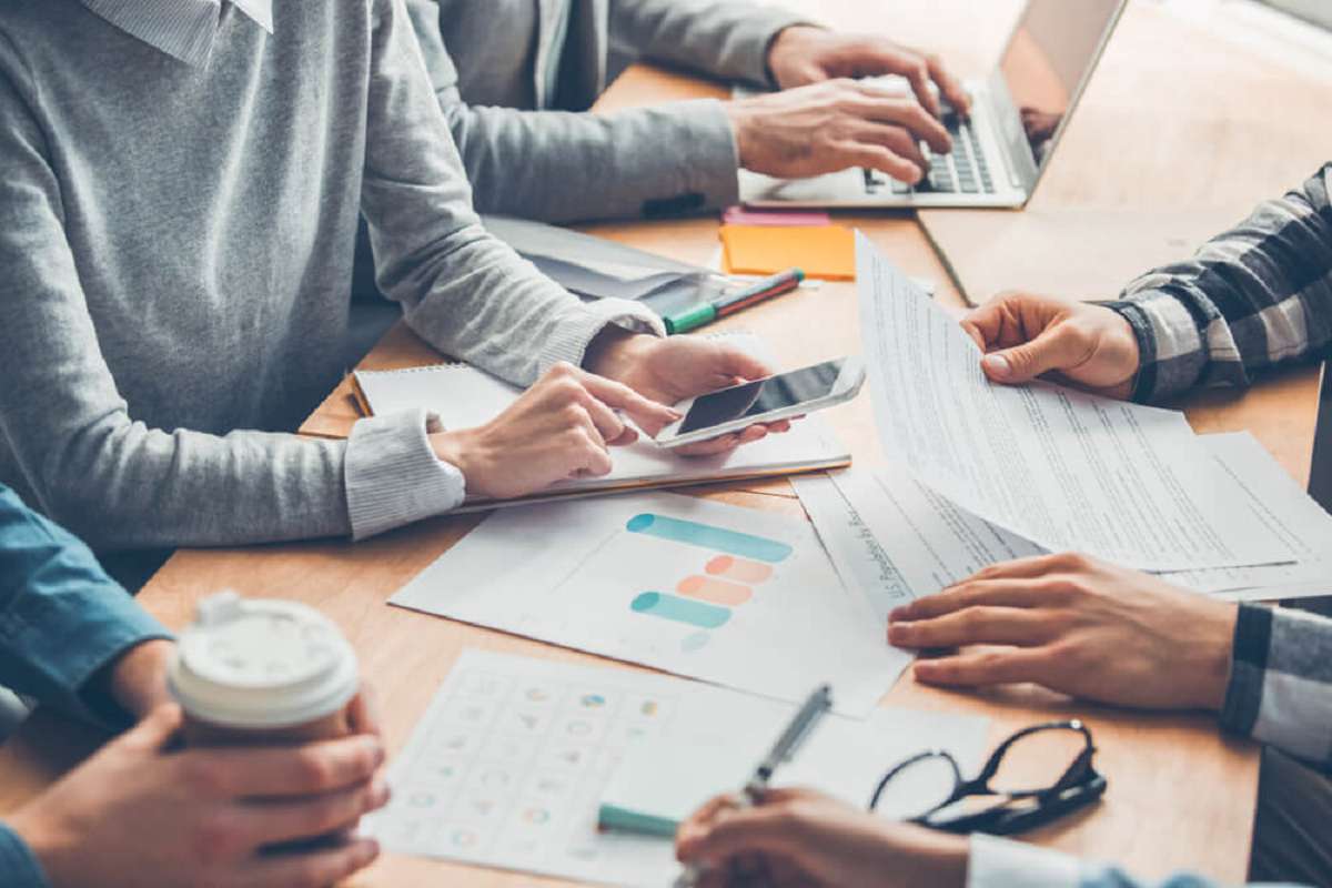 فريق عمل سكون هوم العقارية - خبراء عقاريين محترفين